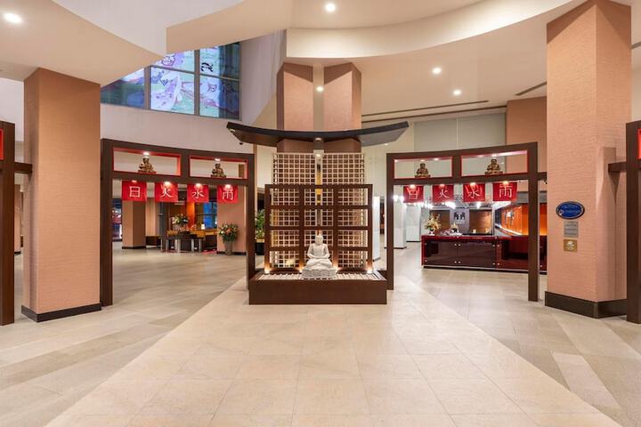 Entrance & Lobby