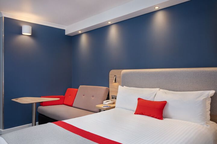 Room 3 of 28