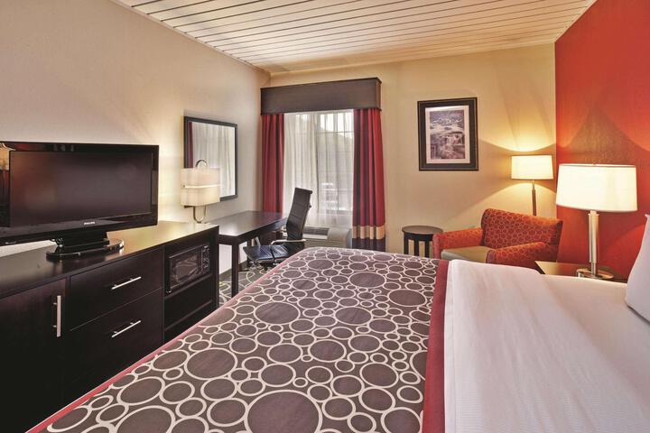 1 King Bed (8 of 10)