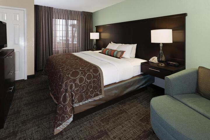 1 Queen Bed Studio Suite Sofa Bed (8 of 18)