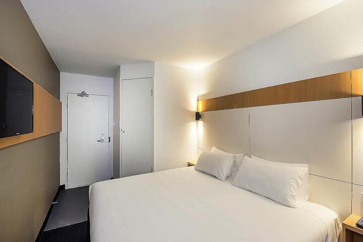 Room 12 of 22