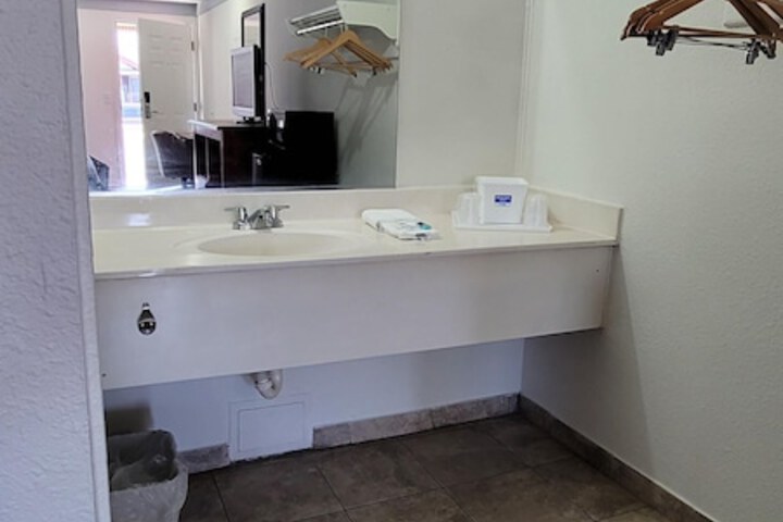 Bathroom sink