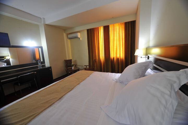 Room 4 of 38