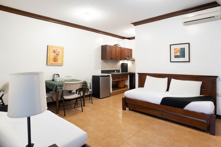 Room 3 of 84