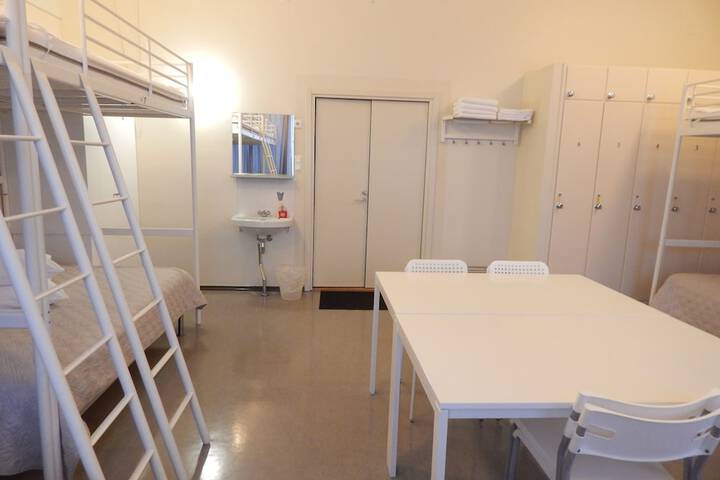 Room 46 of 86