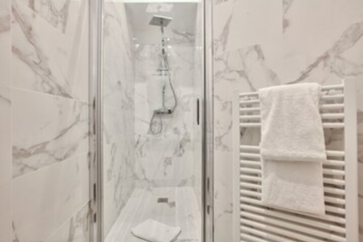 Room 2 of 11