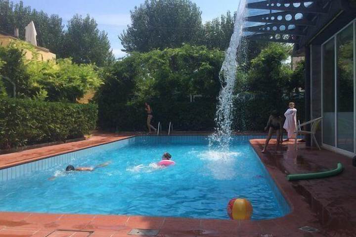 Pool 11 of 16