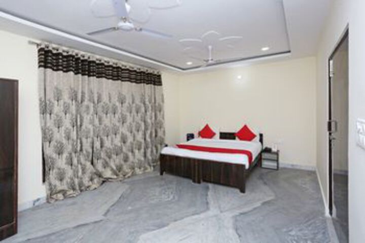 Room 12 of 23