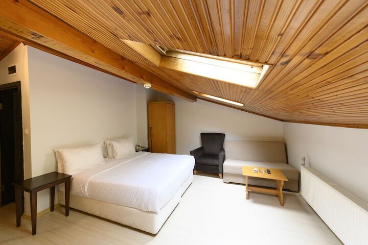 Room 28 of 48