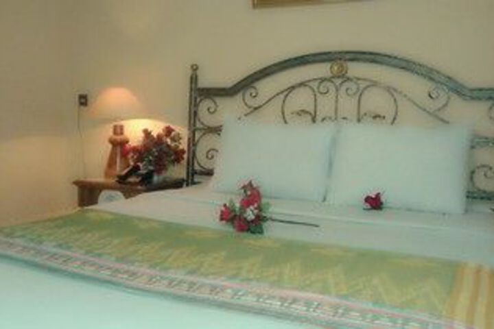 Room 6 of 9