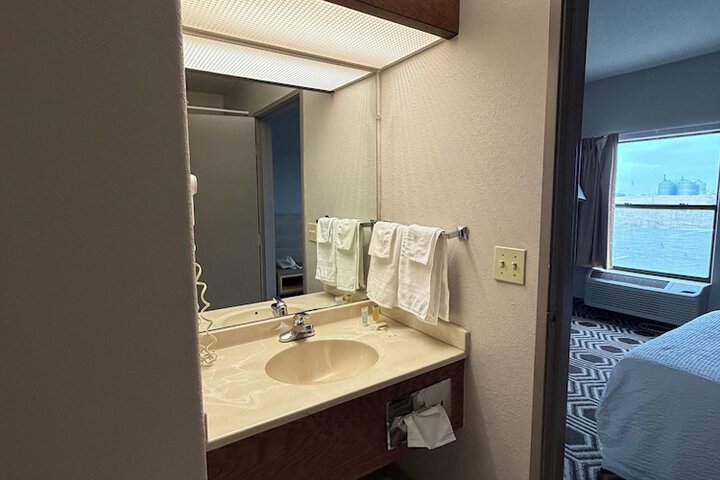 Room 16 of 27