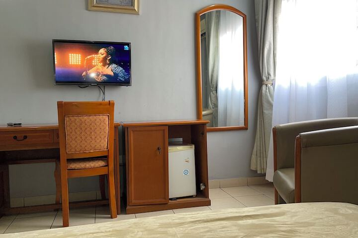 Room 33 of 51