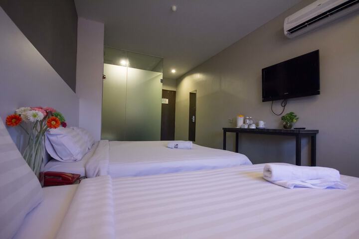 Room 8 of 31