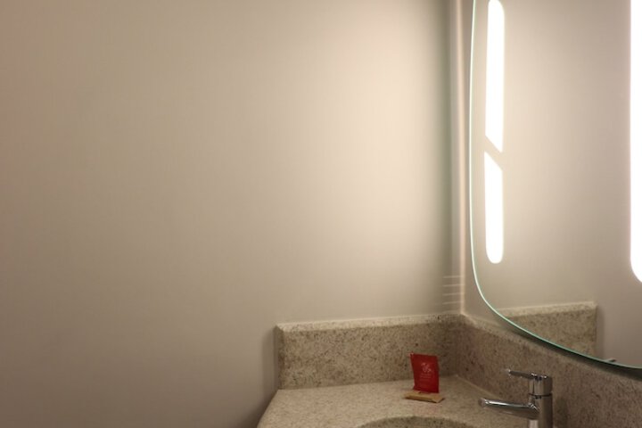 Room 15 of 33