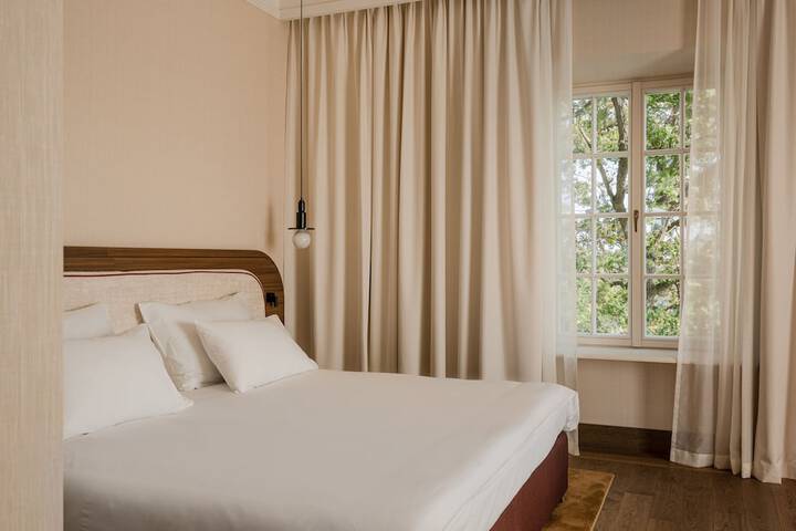 Room 27 of 127