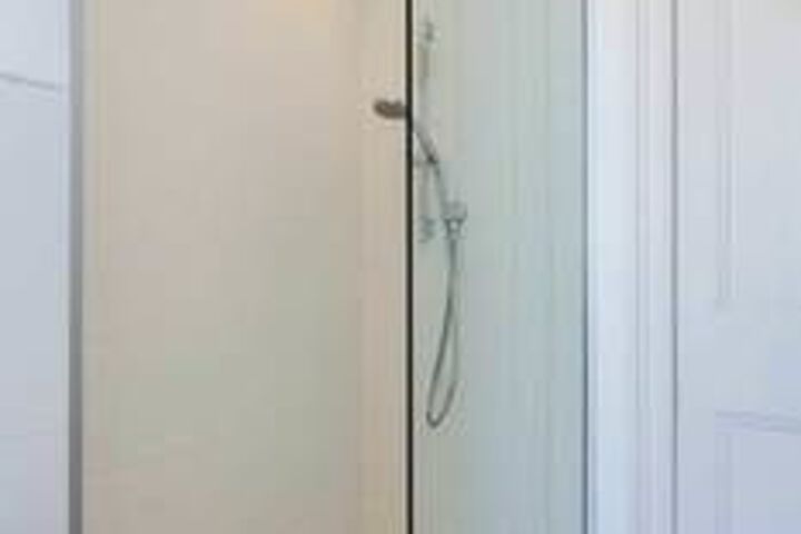 Room 5 of 28