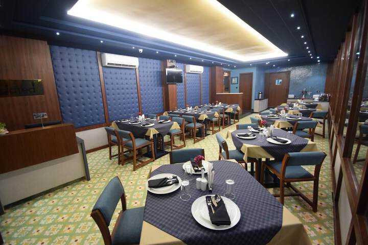 Dining 6 of 7