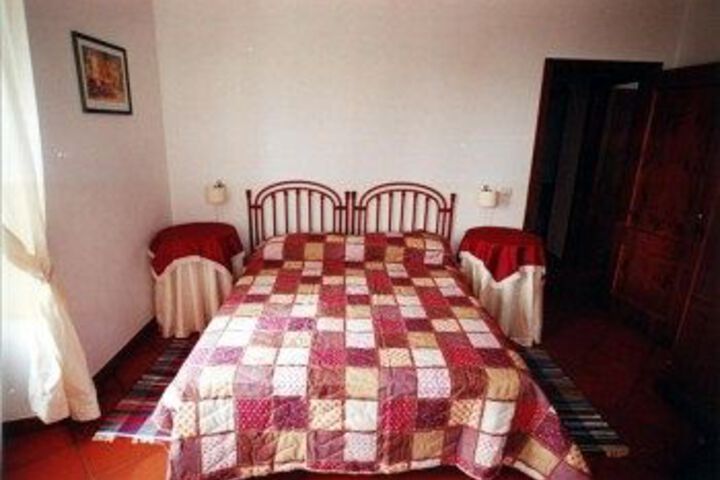 Room 4 of 8