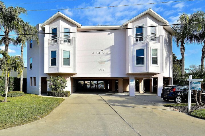 Hotel 11 of 14