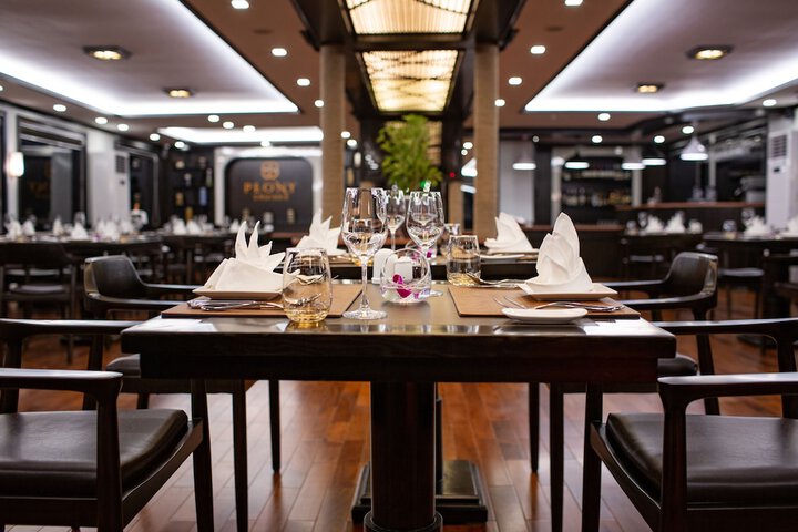 Dining 41 of 57