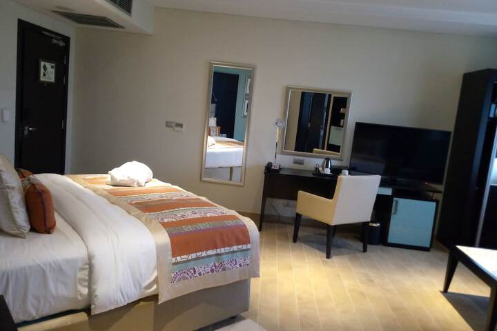 Room 8 of 42