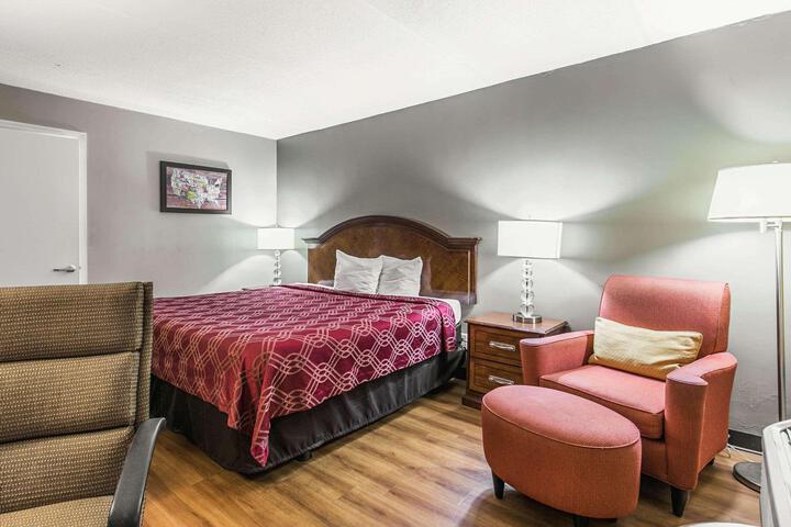 1 King Bed (7 of 15)