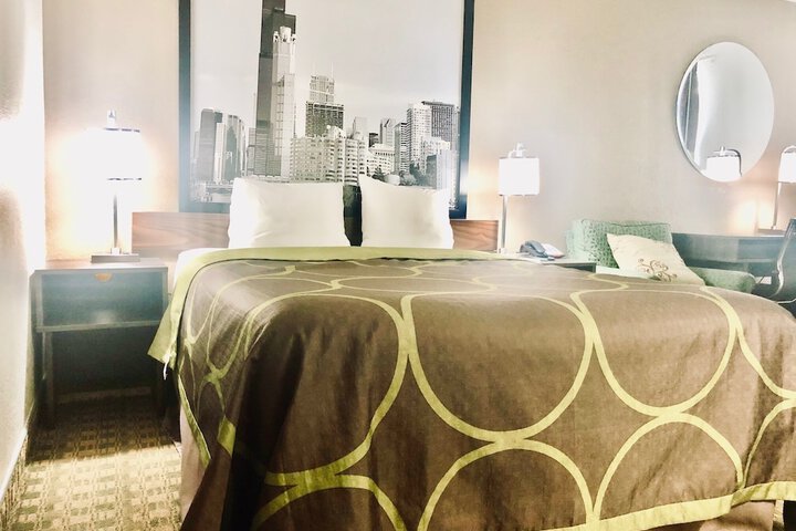 1 Queen Bed (7 of 19)
