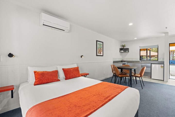 Room 4 of 78