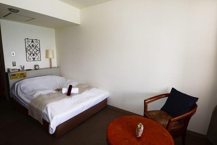 Room 9 of 42