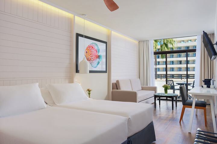 Room 10 of 75