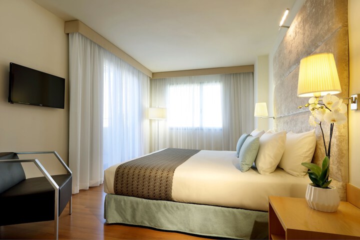 Room 10 of 98