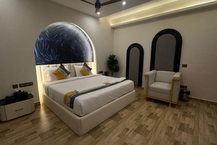 Room 6 of 70