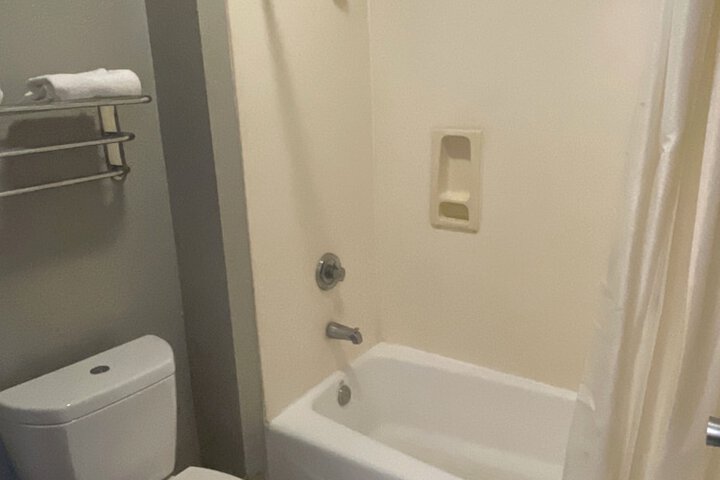 Room 16 of 28