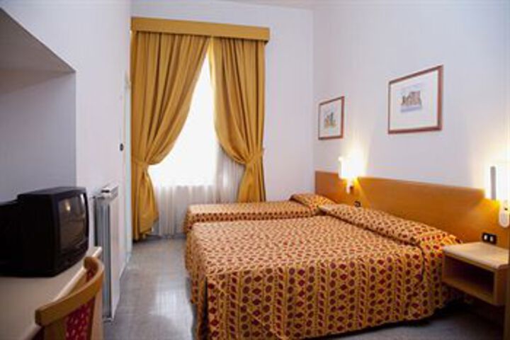 Room 7 of 9