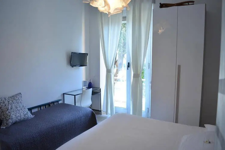 Room 2 of 7