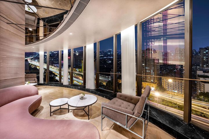 Lounge 192 of 225