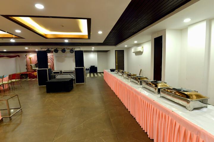 Ballroom/Hall 41 of 48