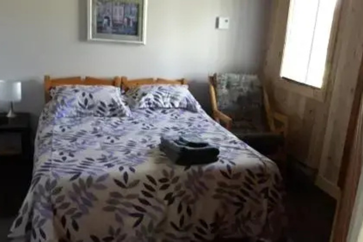 Room 2 of 10