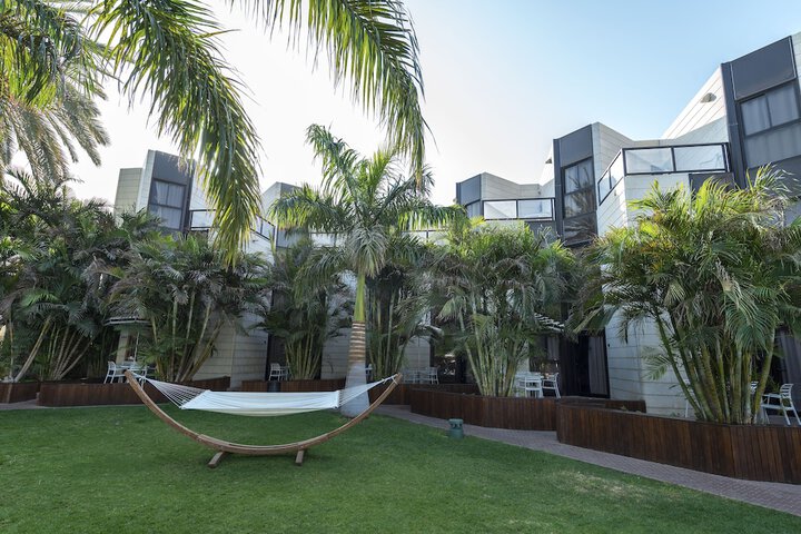 Hotel Exterior 56 of 64