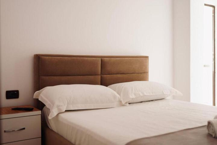 Room 1 of 2