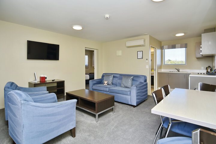 Room 44 of 196