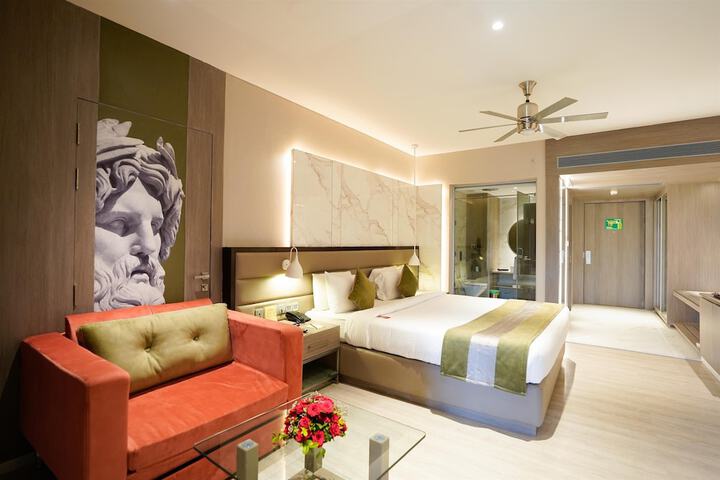 Room 30 of 136