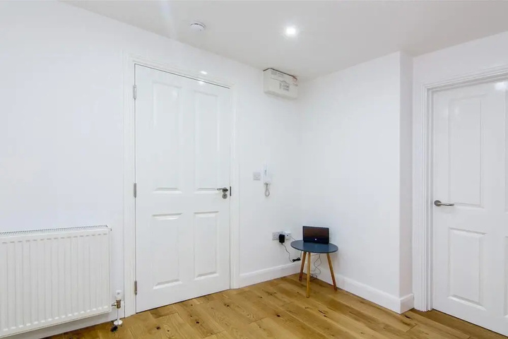 Room 9 of 15