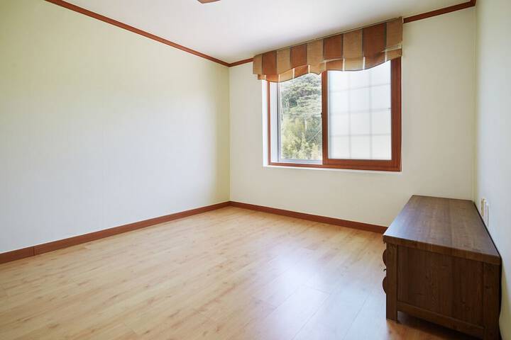 Room 75 of 82