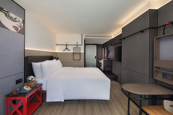 Room 47 of 96