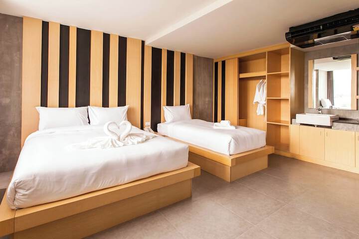Room 13 of 26