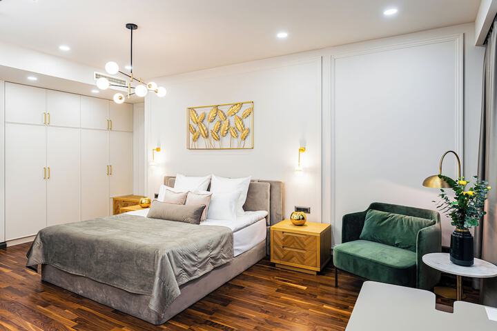 Room 10 of 32