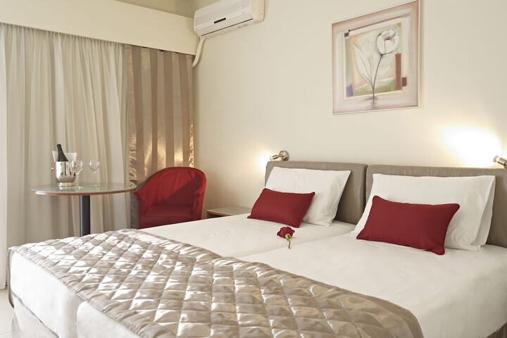 Room 3 of 56
