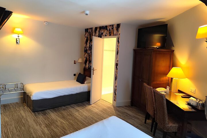 Room 44 of 103