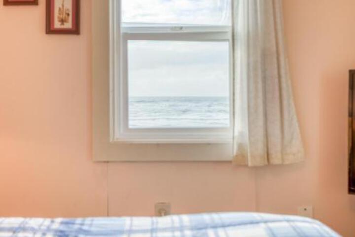 Seacrest Home in Waldport, OR